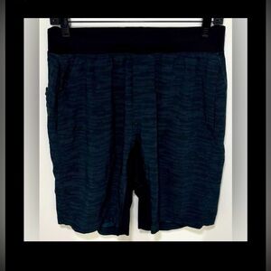 Lululemon T.H.E. Short Linerless 9"  Shorts Black & Green Colors Size M